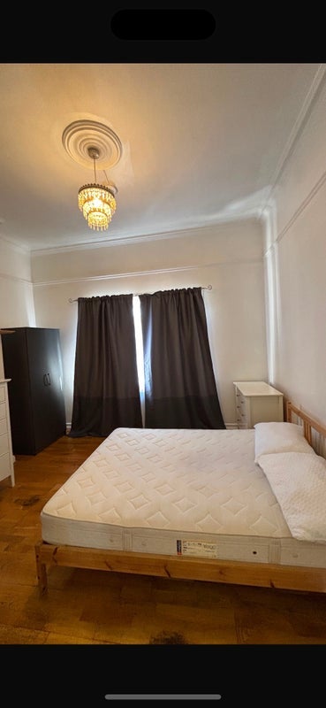 Room Blegborough Road in Greater London