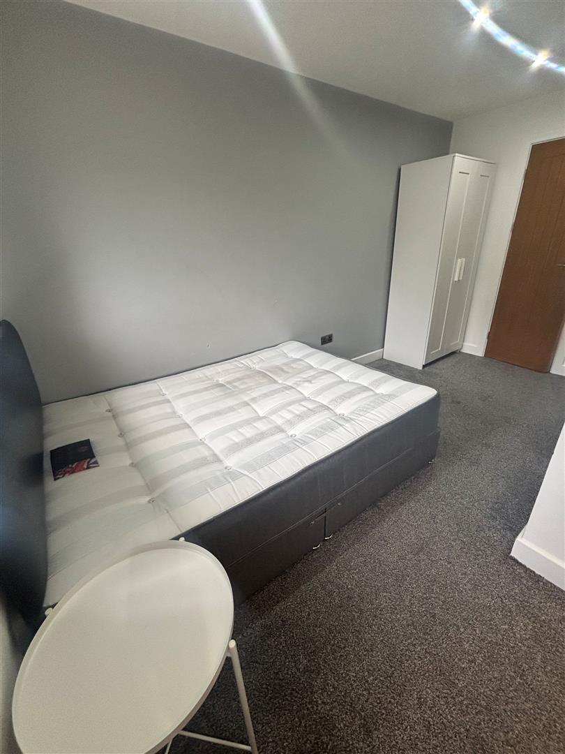 Room Mitchell Avenue in Coventry