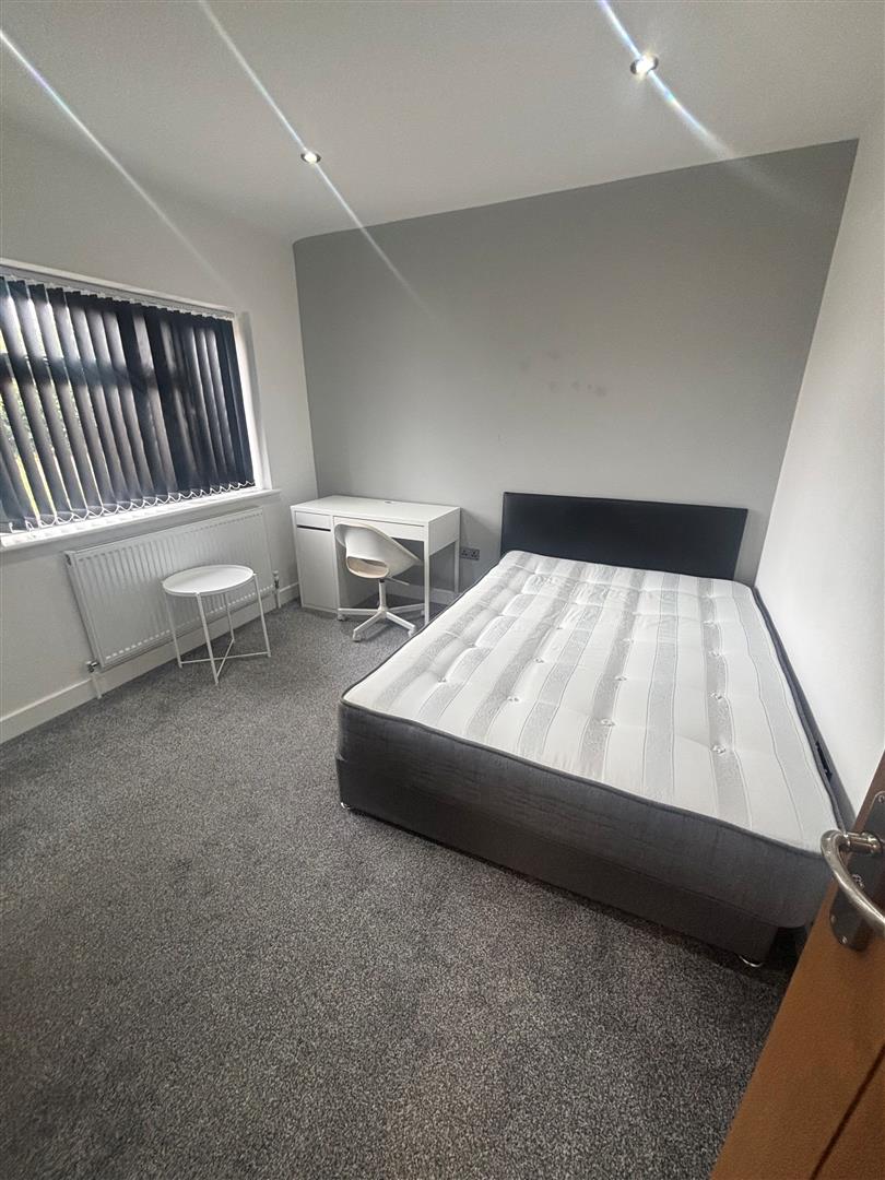 Room Mitchell Avenue in Coventry