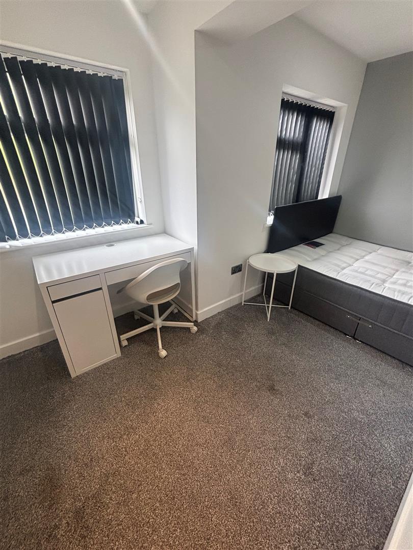 Room Mitchell Avenue in Coventry