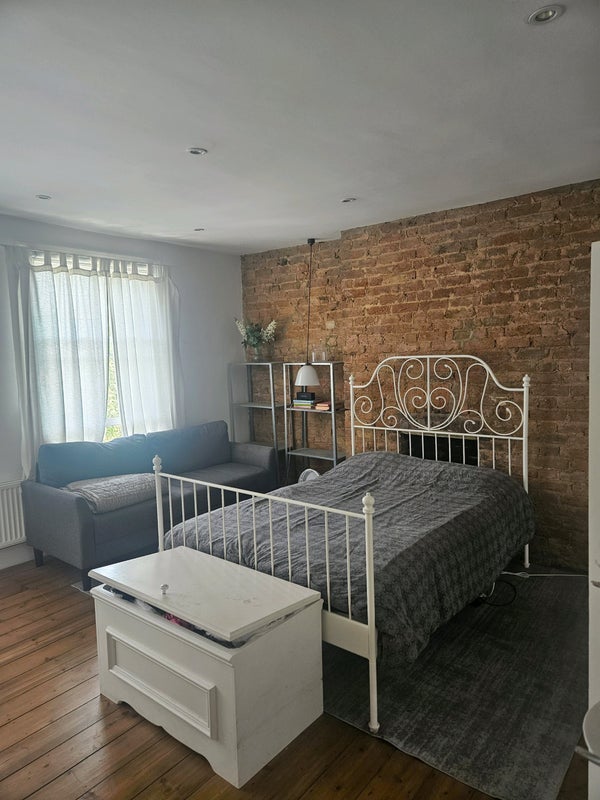 Room Breakspears Mews in Greater London