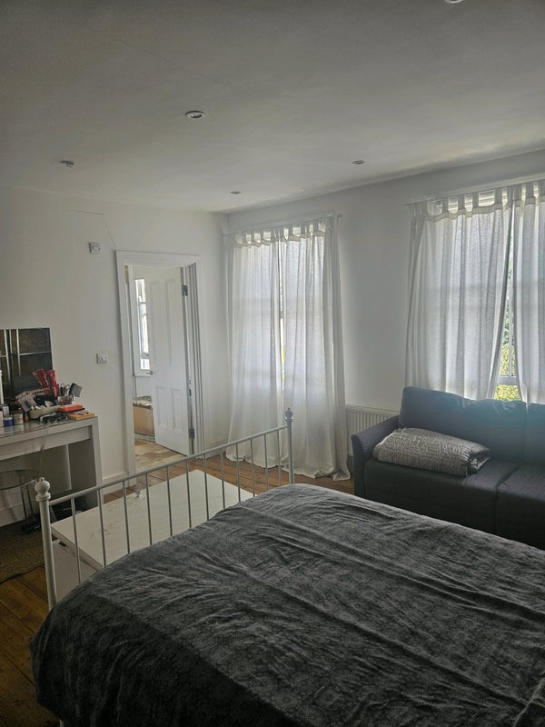 Room Breakspears Mews in Greater London