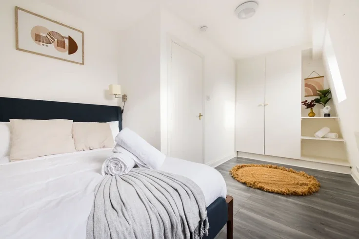 Flat Goldhawk Road in Greater London