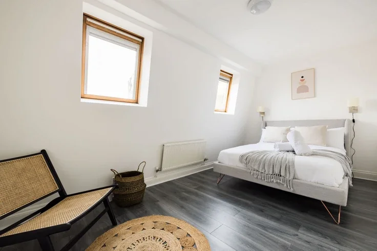 Flat Goldhawk Road in Greater London