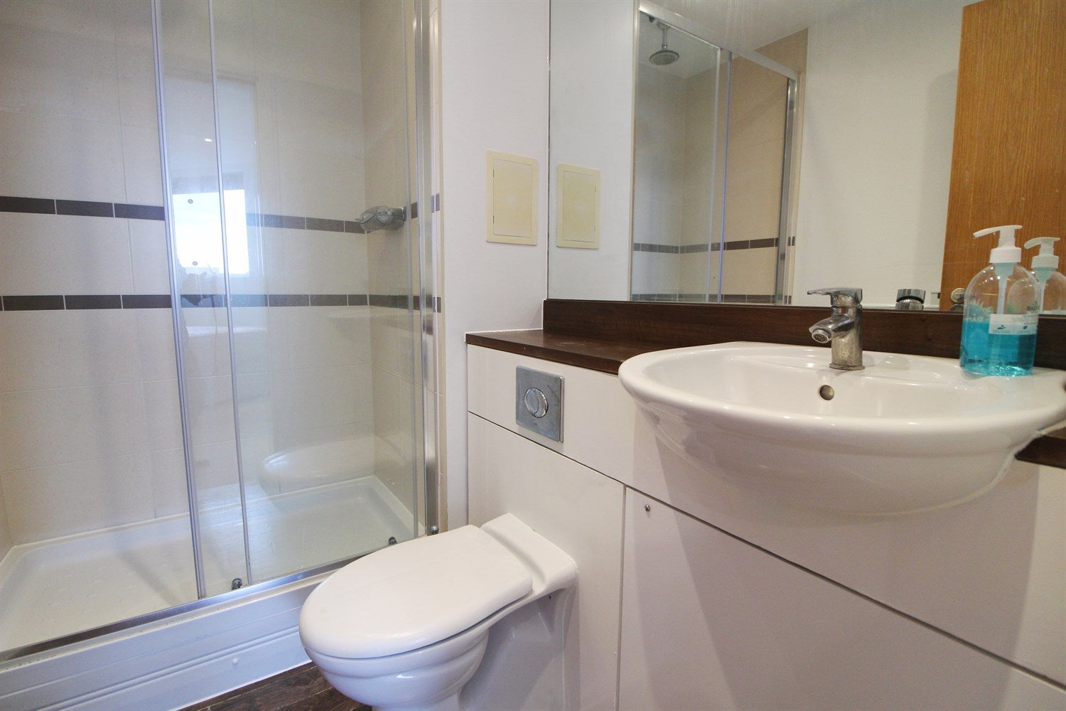 Flat Garrard Street in Reading