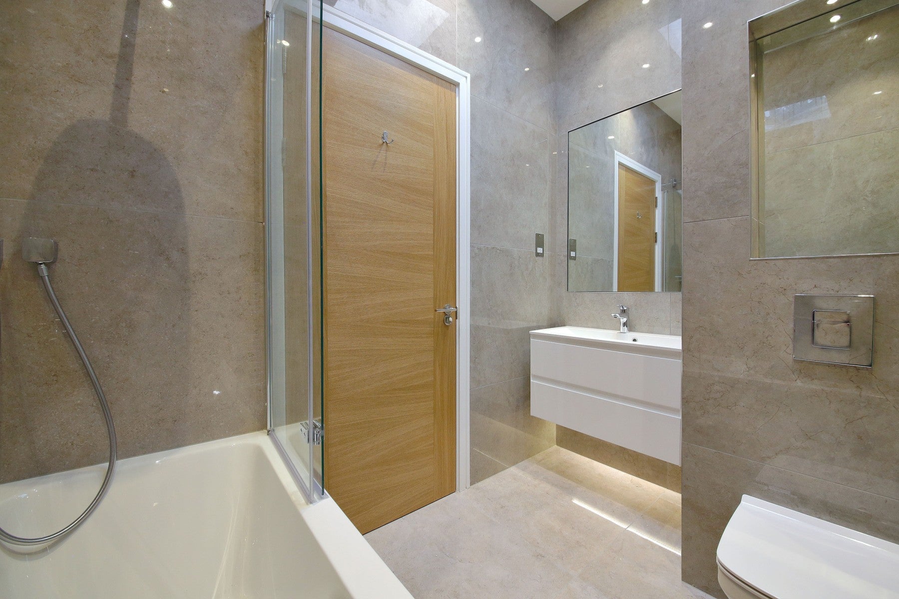 Flat Beechcroft Avenue in Greater London