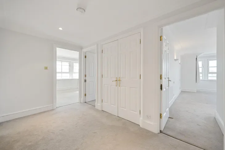 Flat Wrights Lane in Greater London