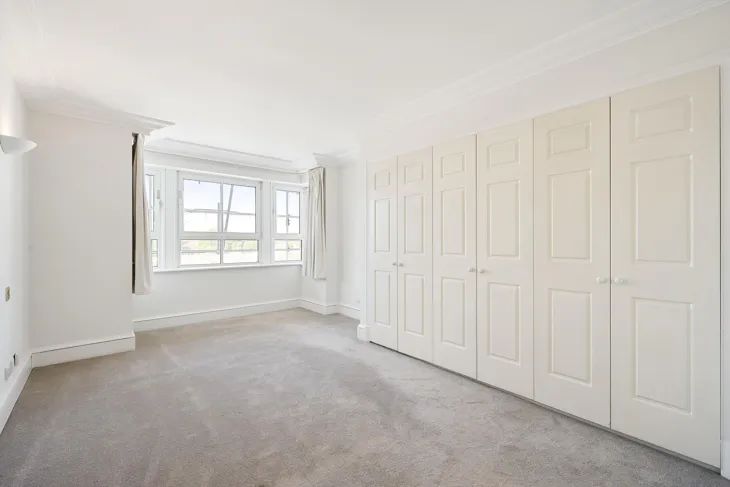 Flat Wrights Lane in Greater London