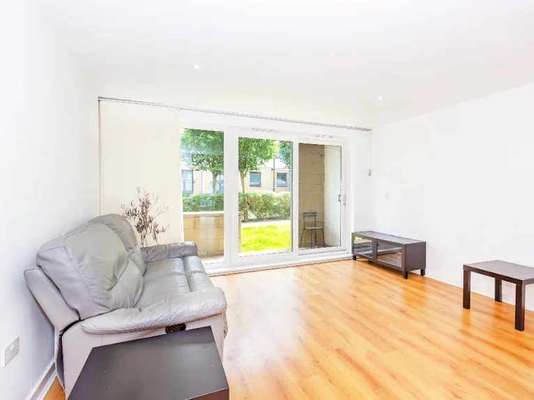 Flat East Pilton Farm Avenue in City of Edinburgh