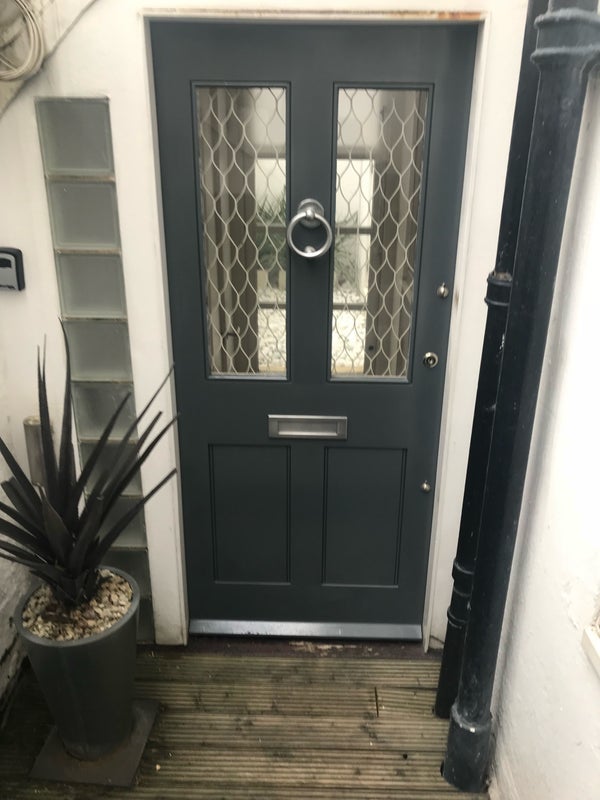 Flat Ifield Road in Greater London