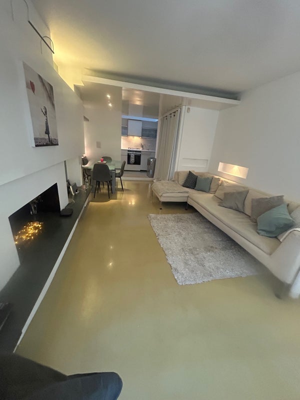 Flat Ifield Road in Greater London