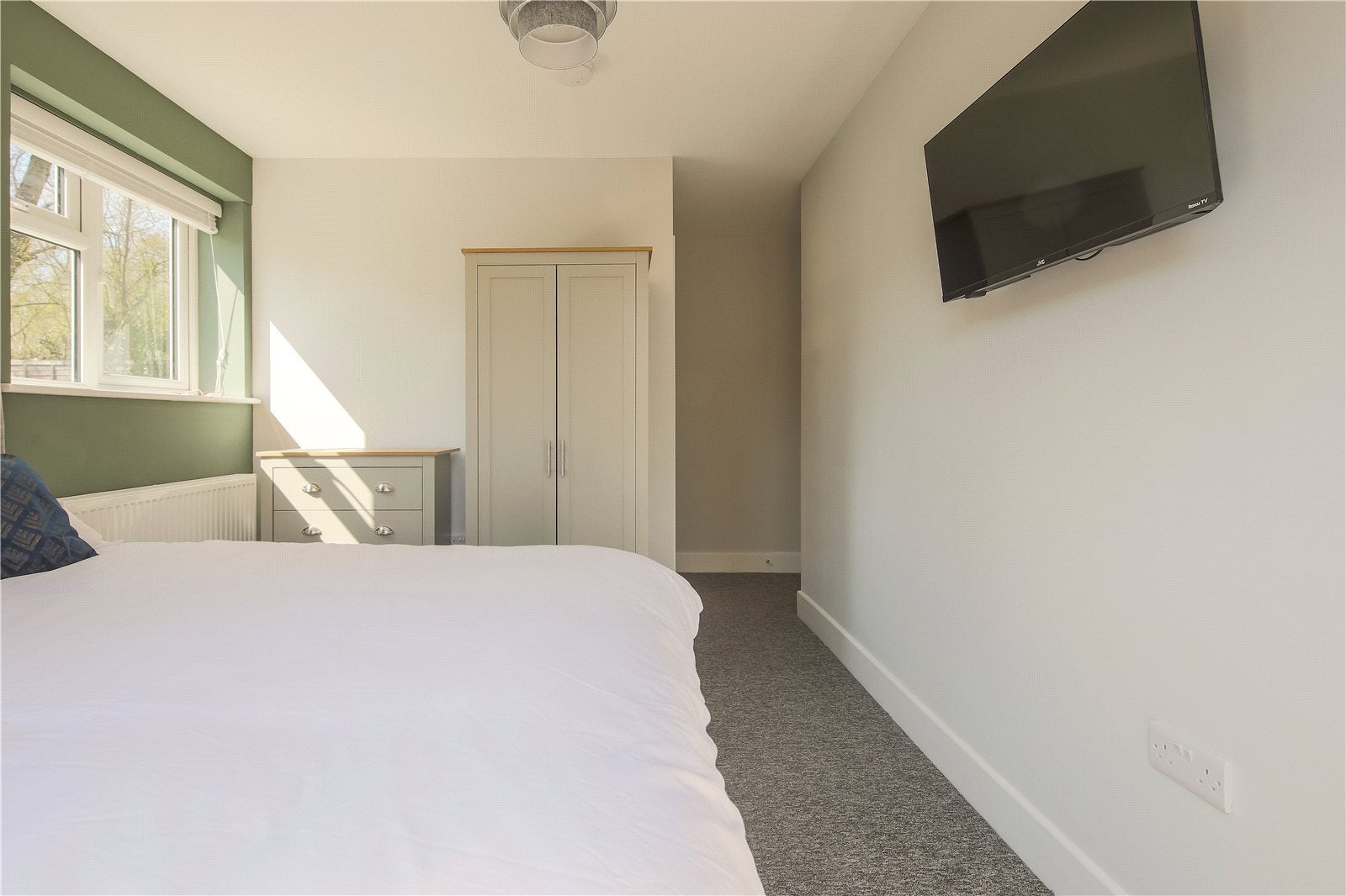 Room Rosemary Crescent in Guildford