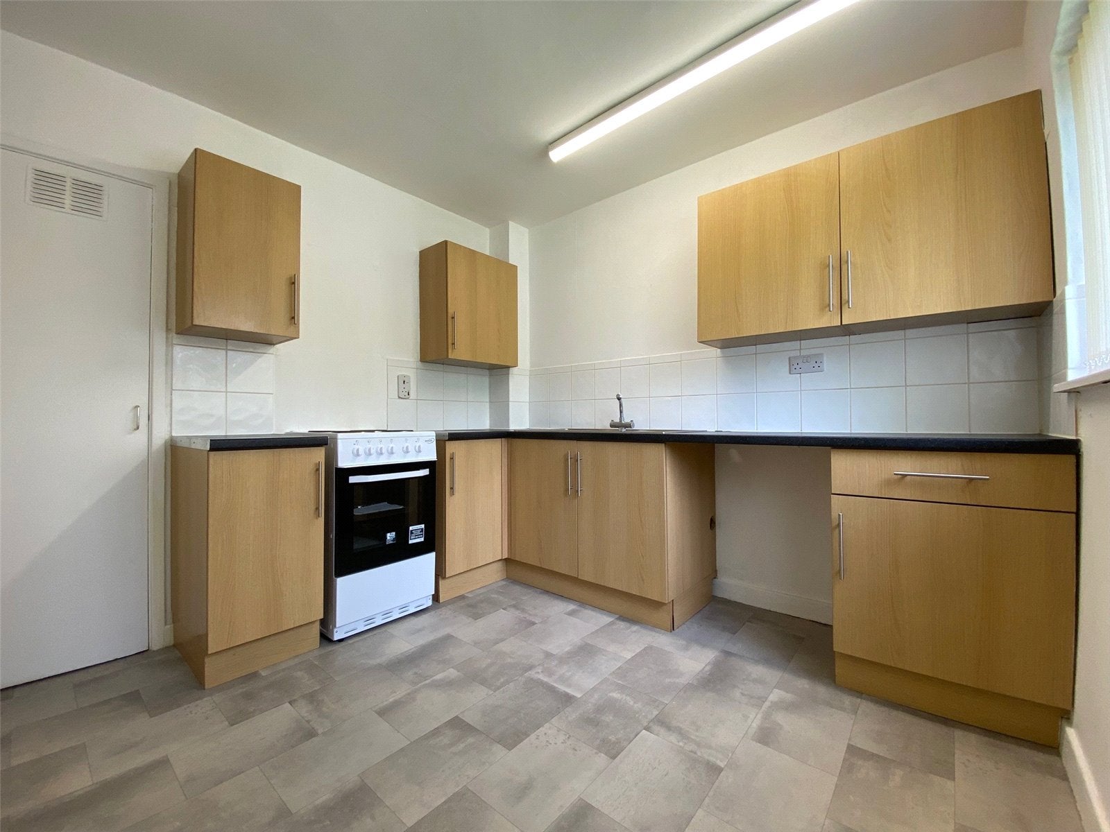 Flat Maple Leaf Court in Cottingham