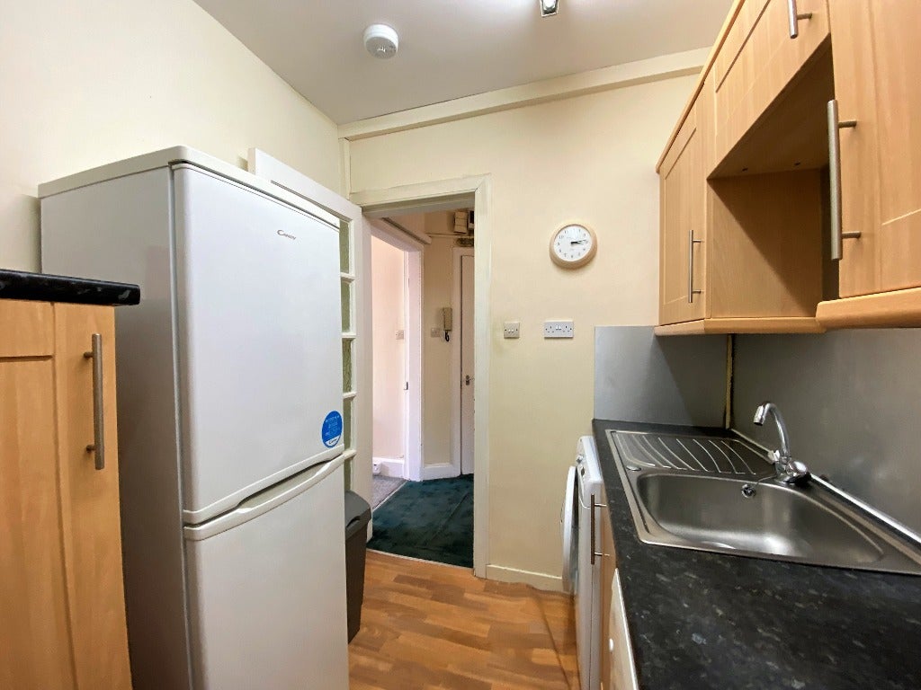Flat Blackwood Crescent in City of Edinburgh