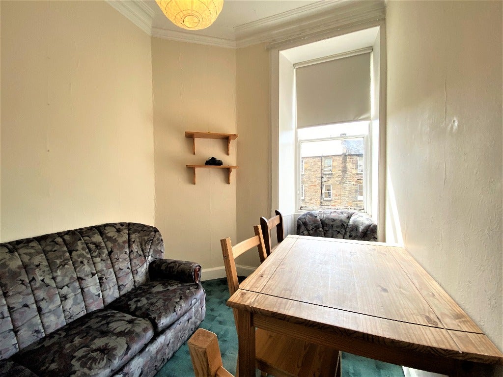 Flat Blackwood Crescent in City of Edinburgh
