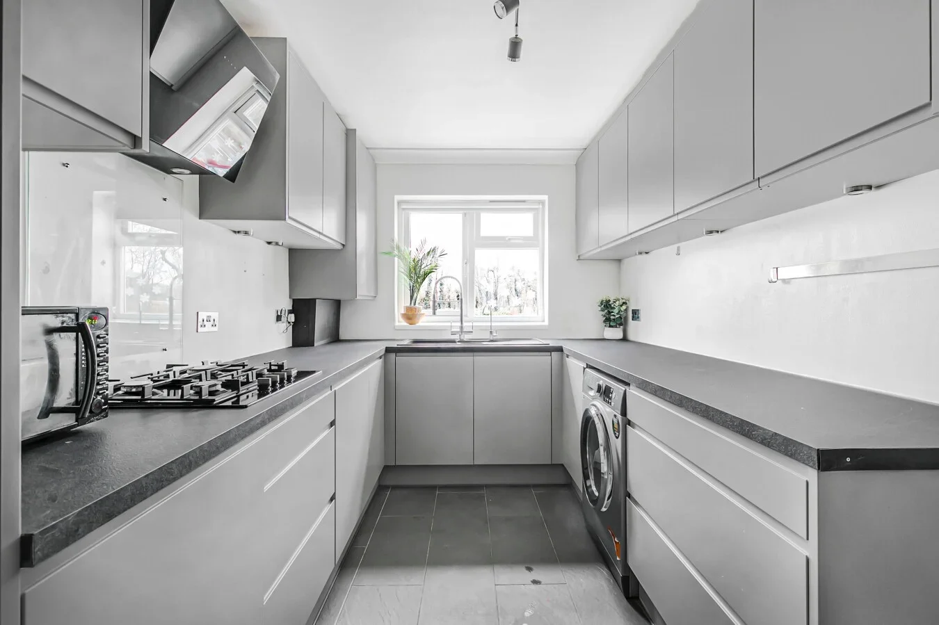 Room Bath Road in Slough