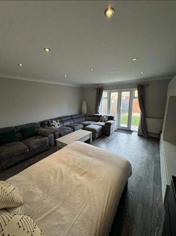 Room Bath Road in Slough