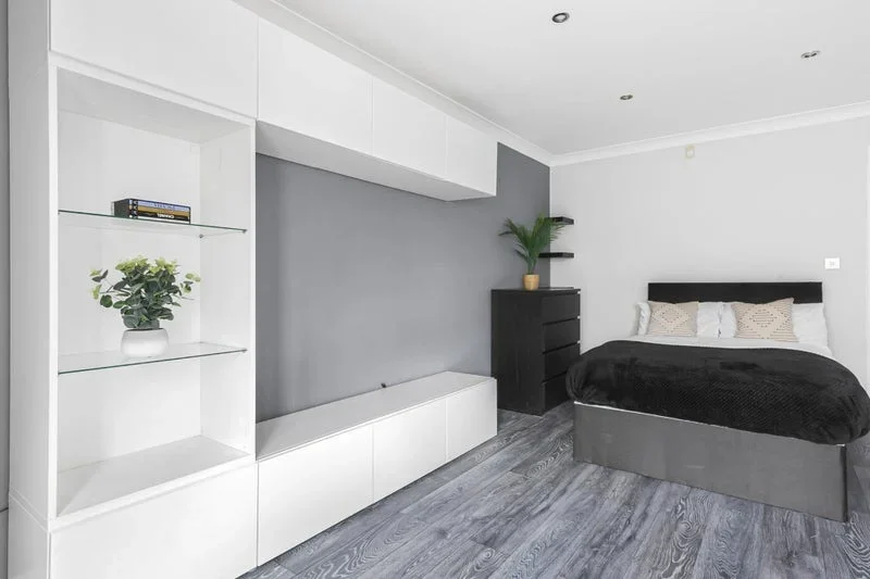 Room Bath Road in Slough