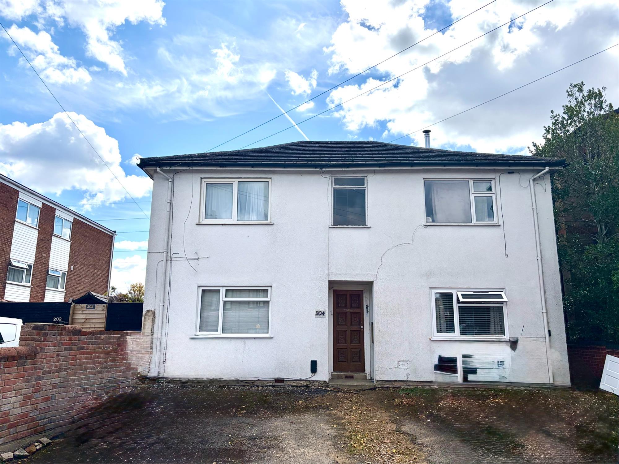 Flat Millbrook Road East in Southampton