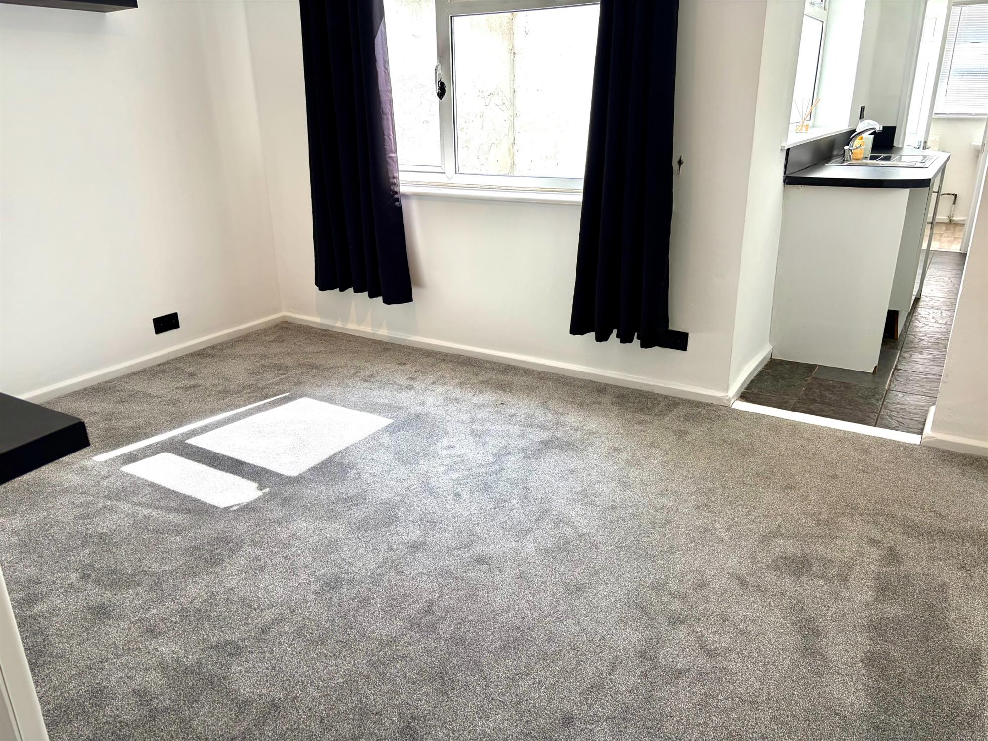 Flat Millbrook Road East in Southampton