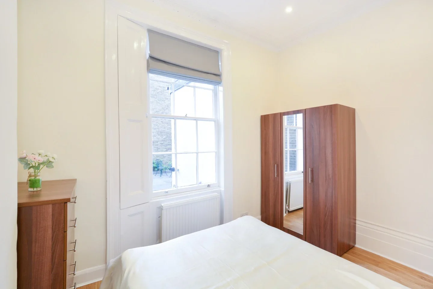 Flat Almeida Street in Greater London