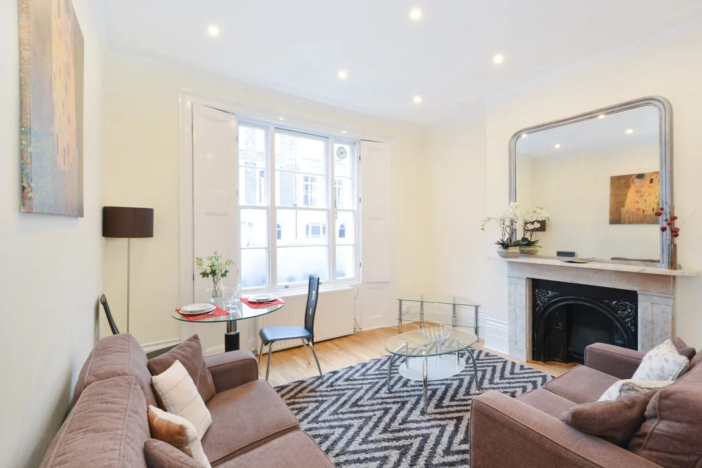 Flat Almeida Street in Greater London