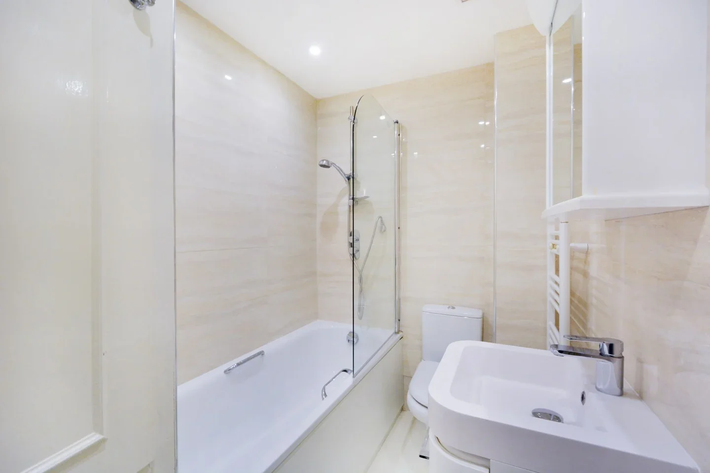 Flat Almeida Street in Greater London