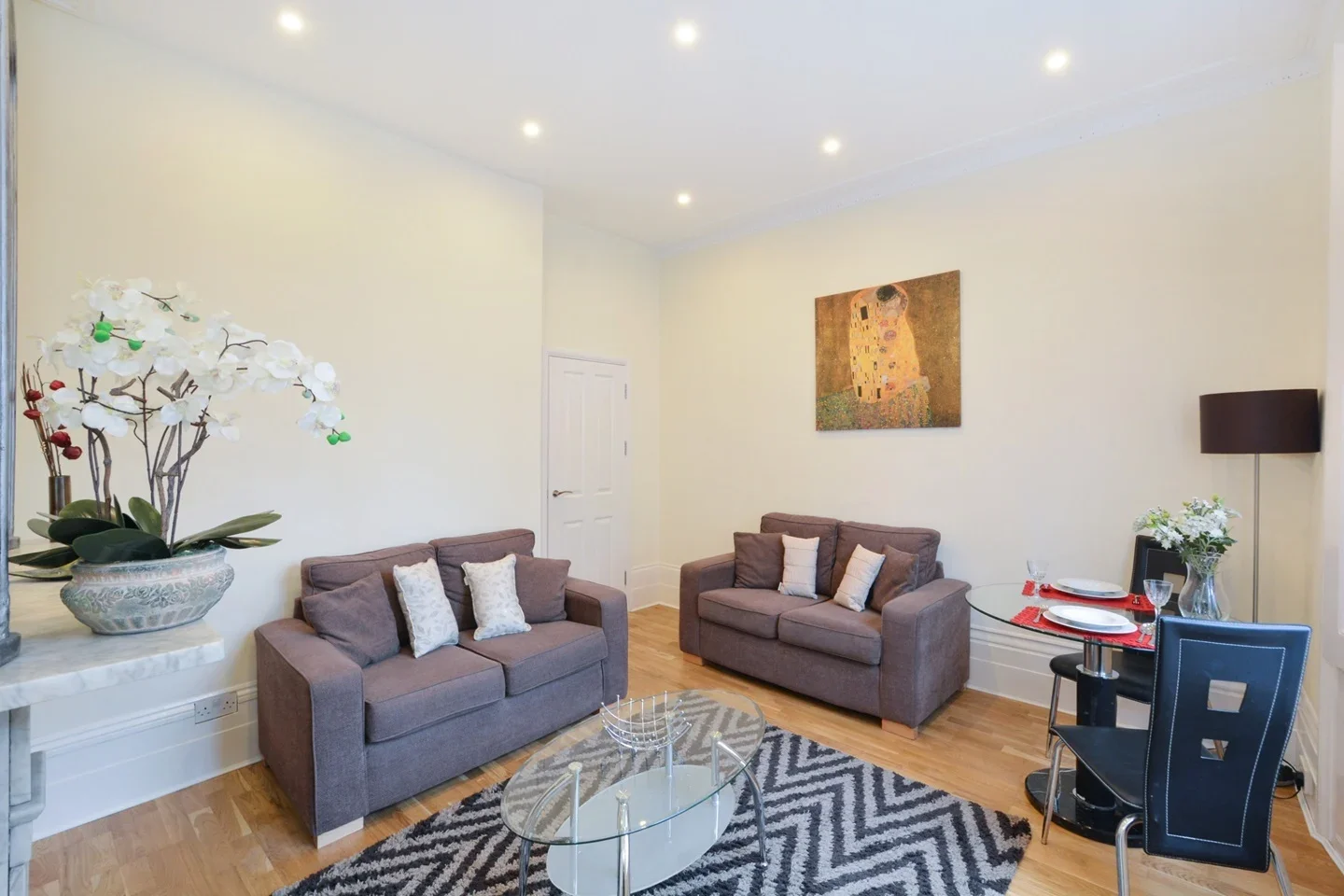 Flat Almeida Street in Greater London