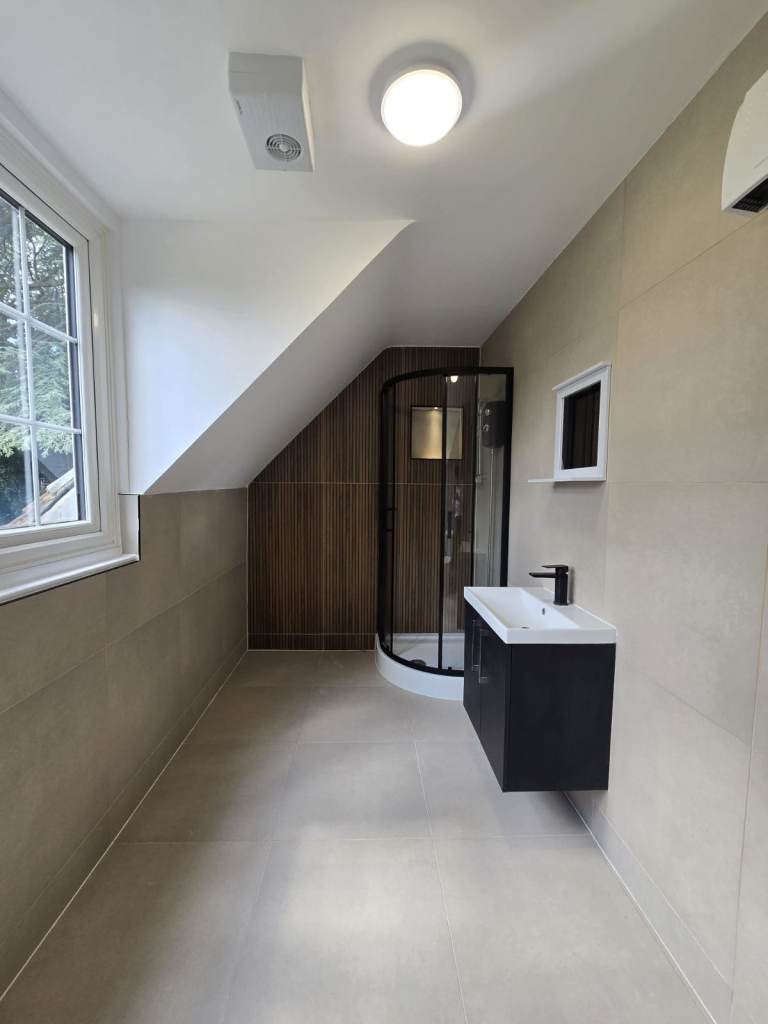 Flat Portley Wood Road in Caterham on the Hill