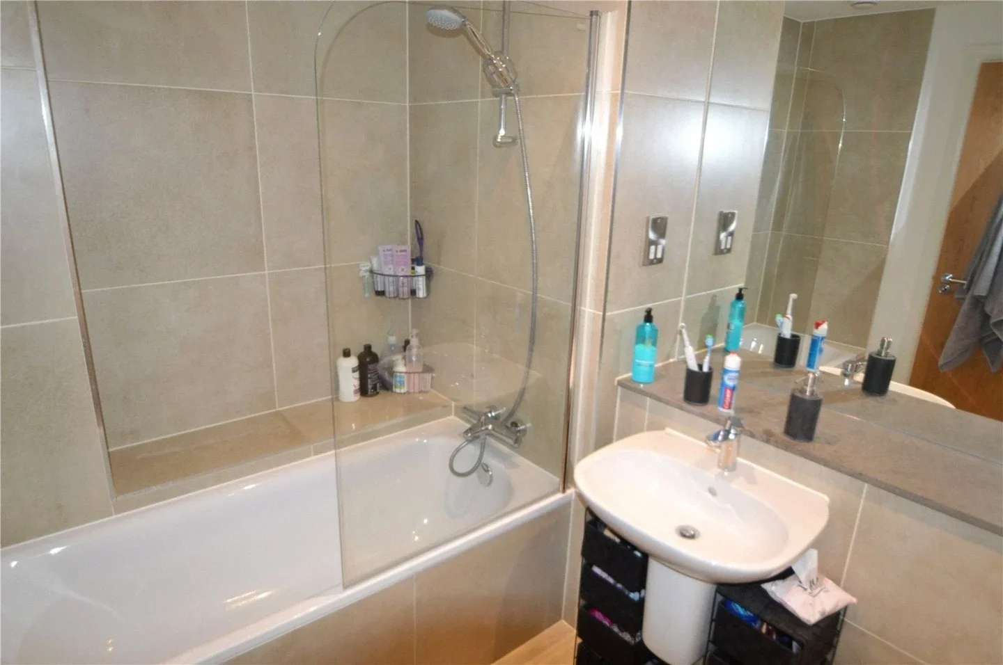 Flat Lansdowne Road in Greater London