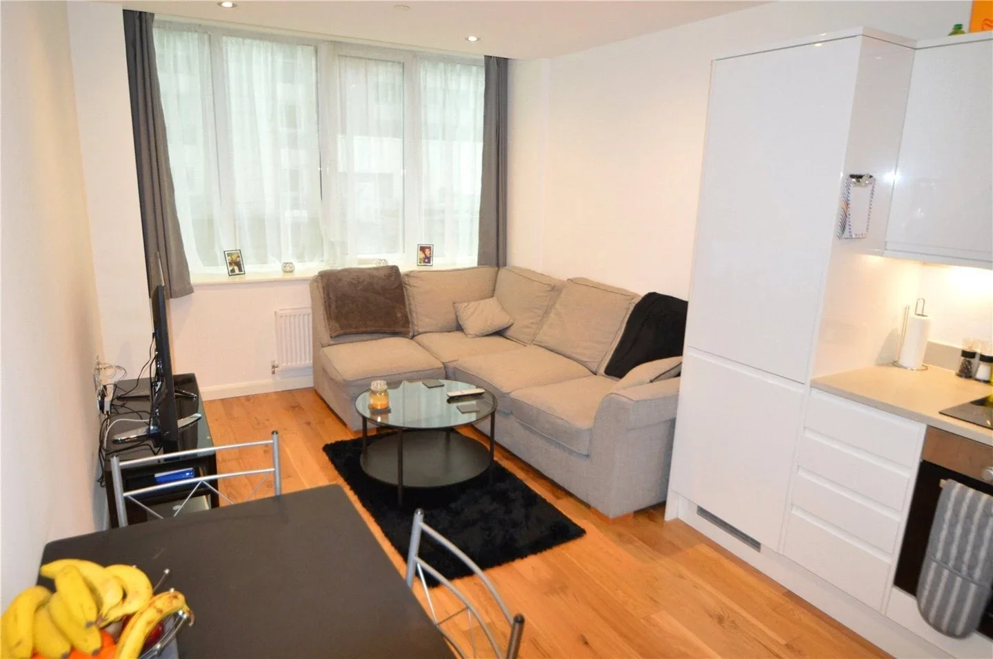 Flat Lansdowne Road in Greater London