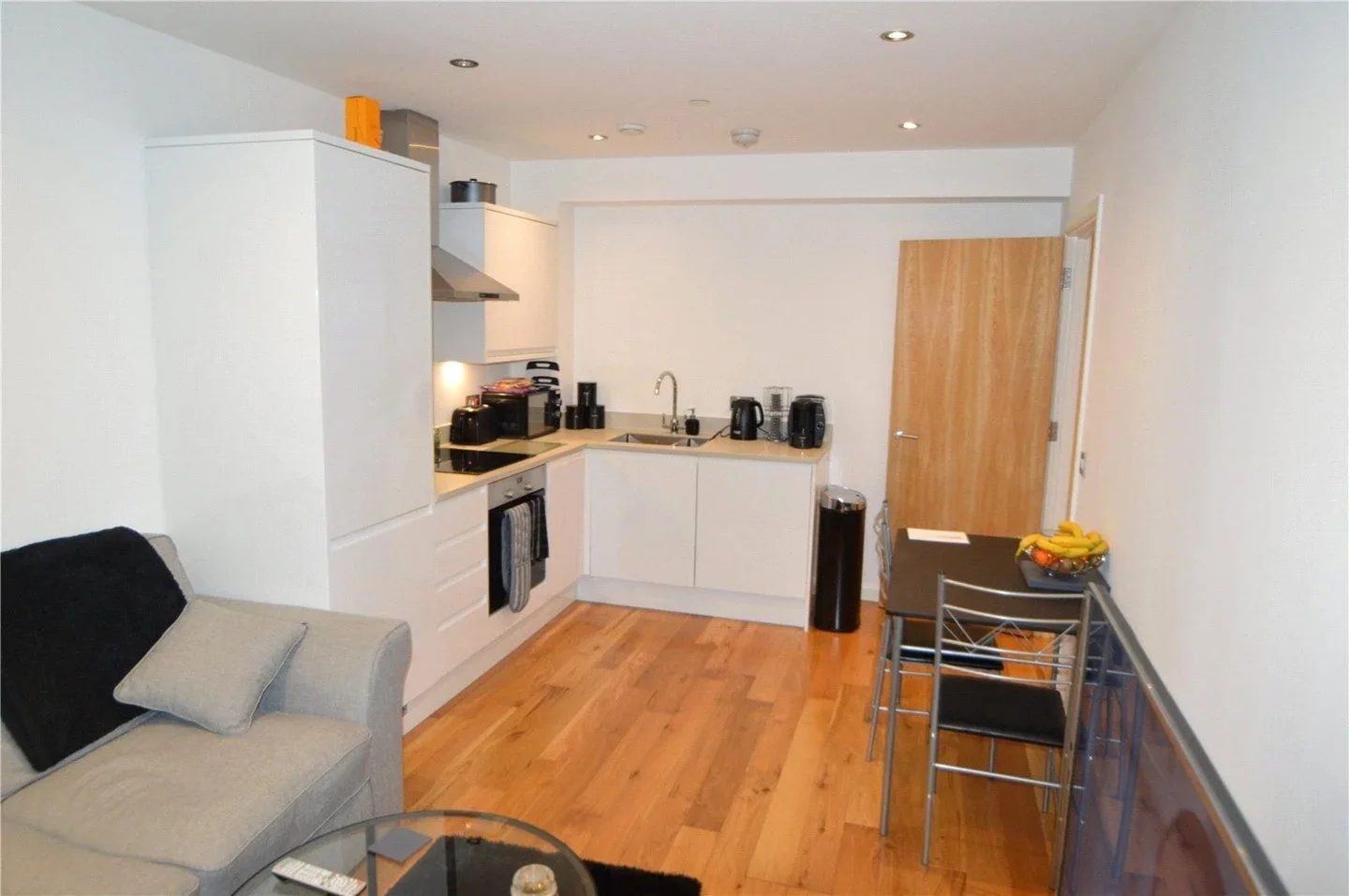 Flat Lansdowne Road in Greater London