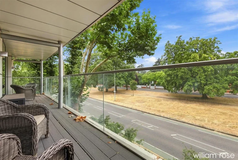 Flat Woodford Road in Greater London