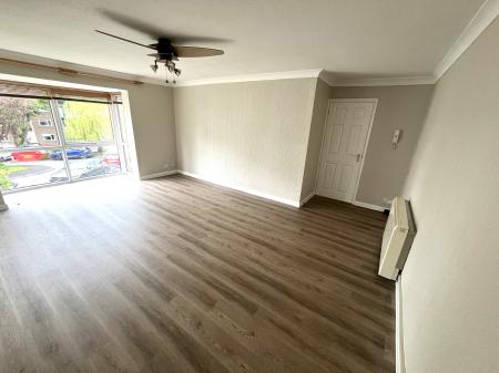 Flat Brentwood Court in Prestwich