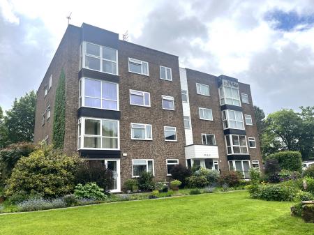 Flat Brentwood Court in Prestwich