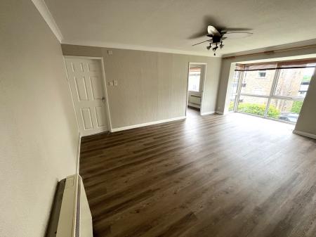 Flat Brentwood Court in Prestwich