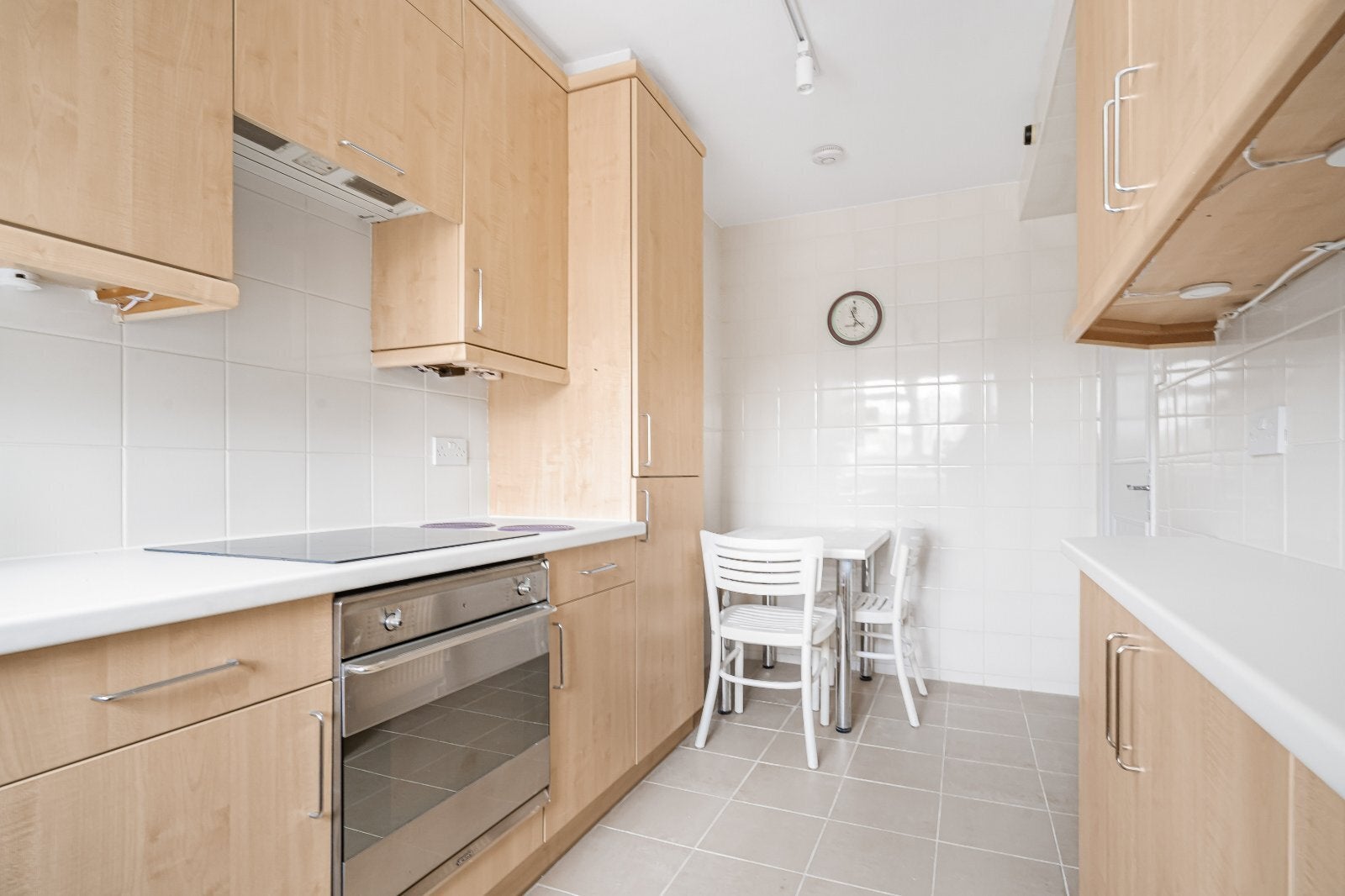 Flat Fairfax Road in Greater London