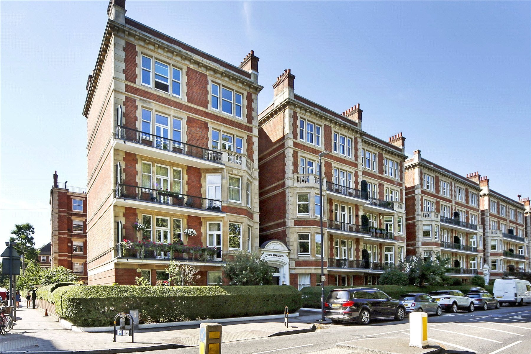 Flat Prince of Wales Drive in Greater London