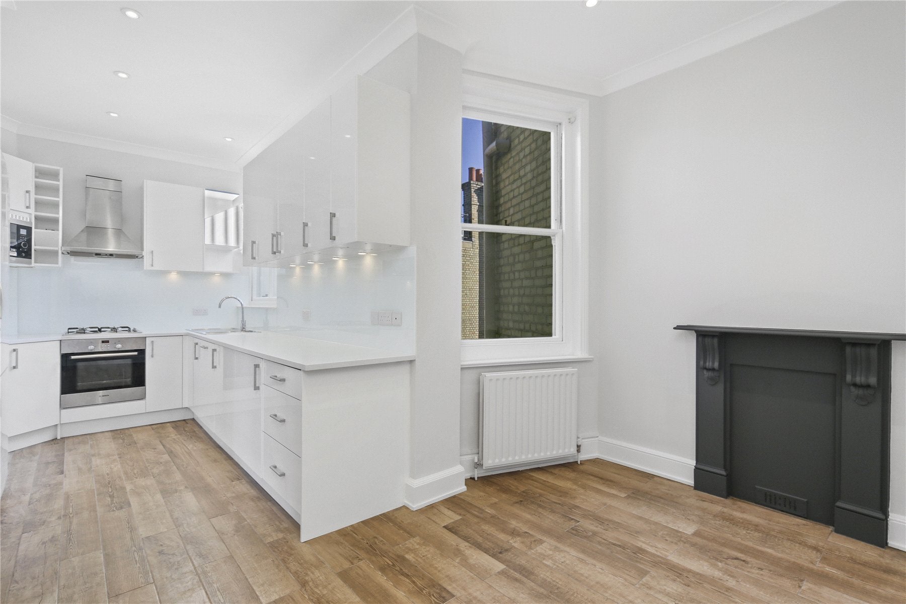 Flat Prince of Wales Drive in Greater London
