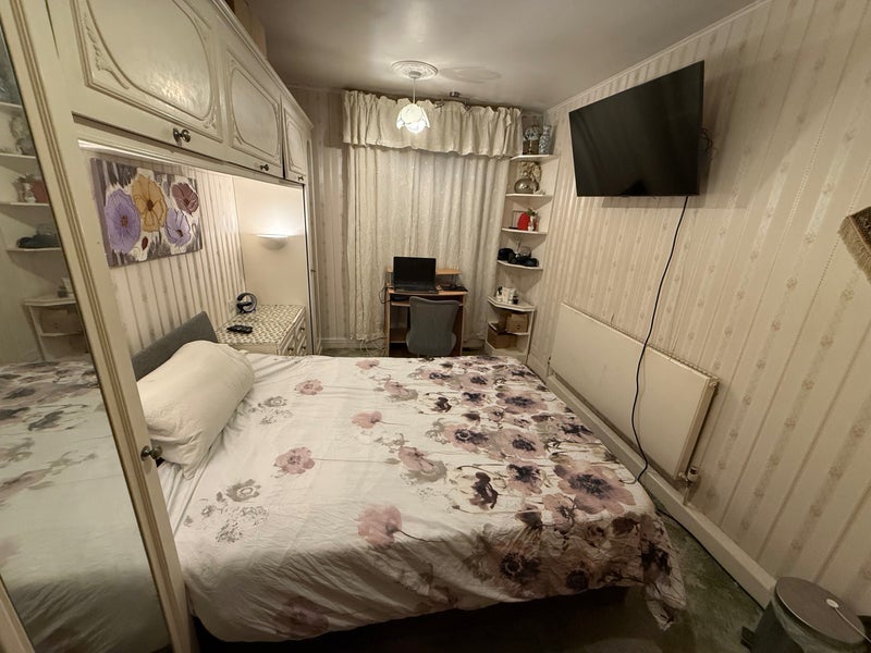 Room Arnal Crescent in Greater London