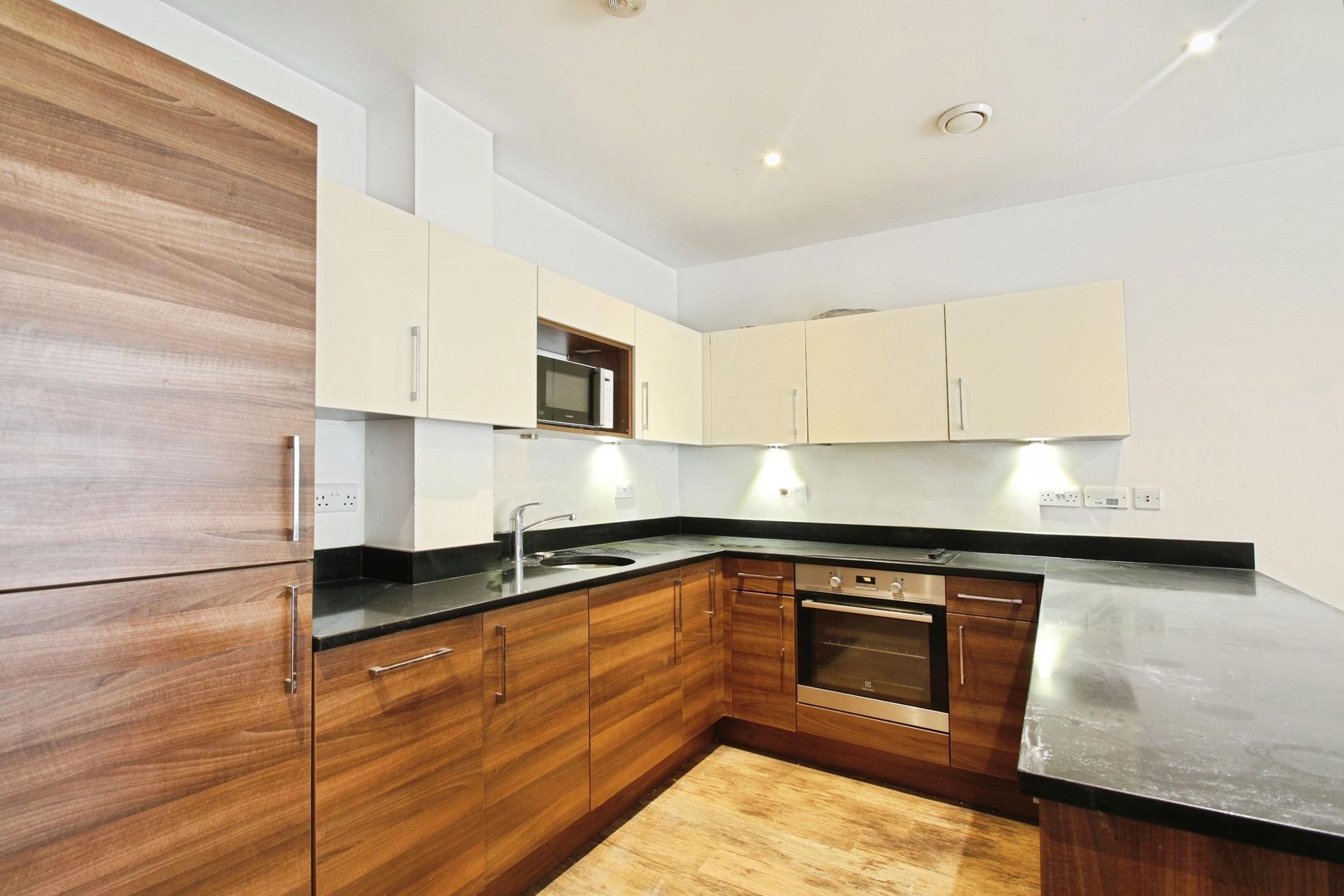 Flat Porters Way in Greater London