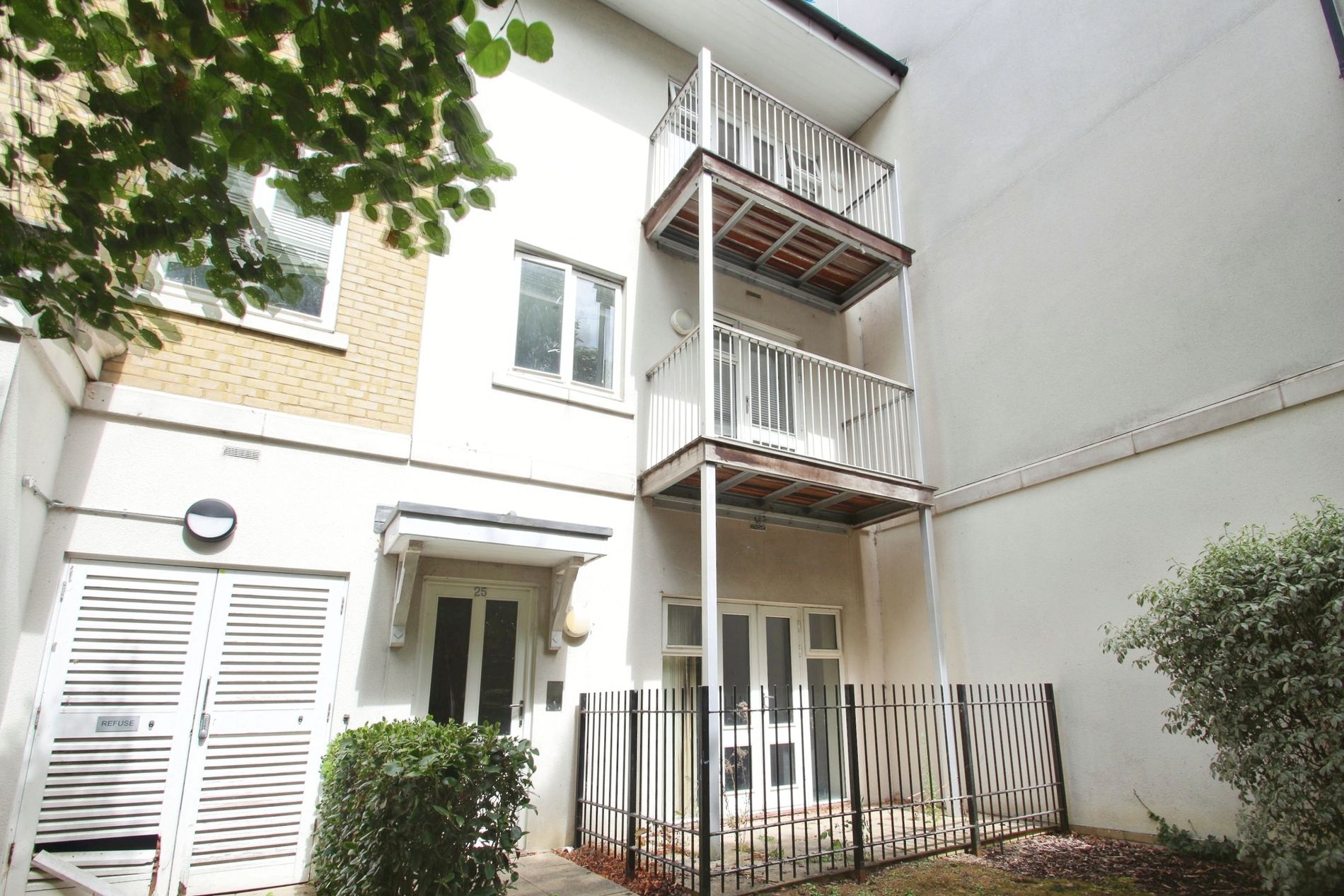 Flat Porters Way in Greater London