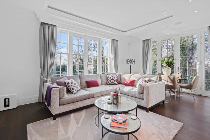 Flat Portsmouth Road in Elmbridge