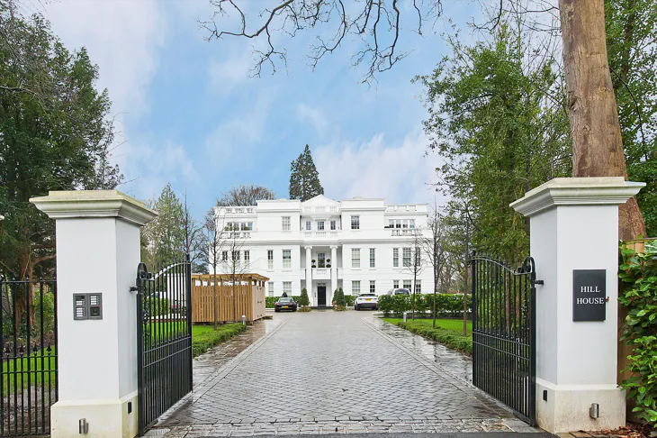 Flat Portsmouth Road in Elmbridge