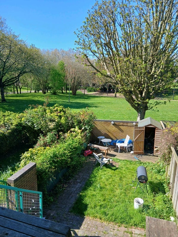 Room Elephant Lane in Greater London