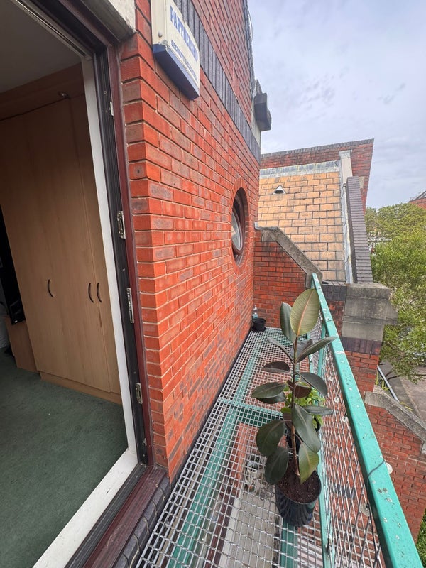Room Elephant Lane in Greater London