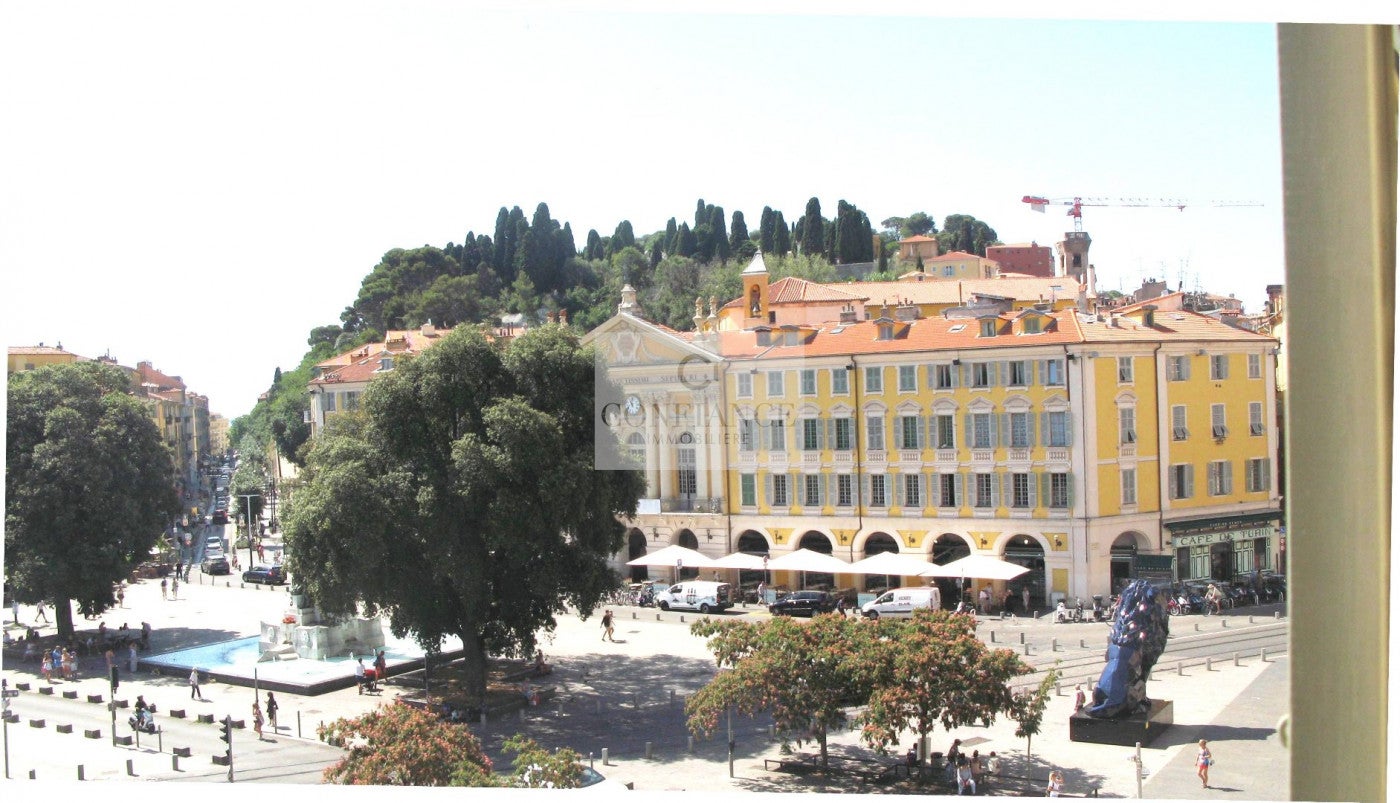 Flat Place Garibaldi in Nice