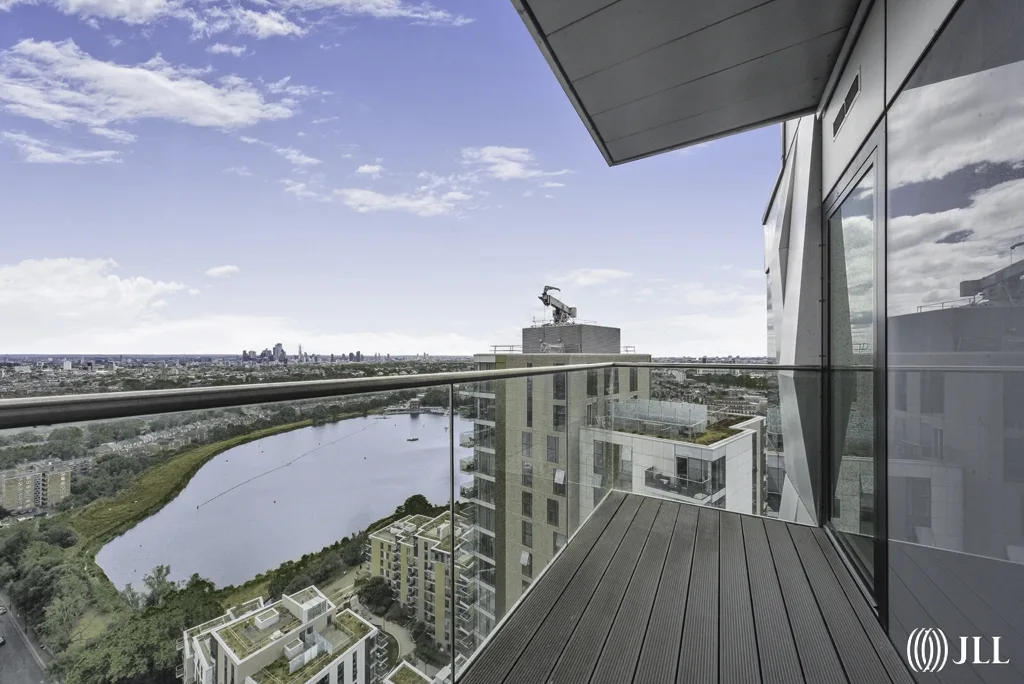 Flat Devan Grove in Greater London