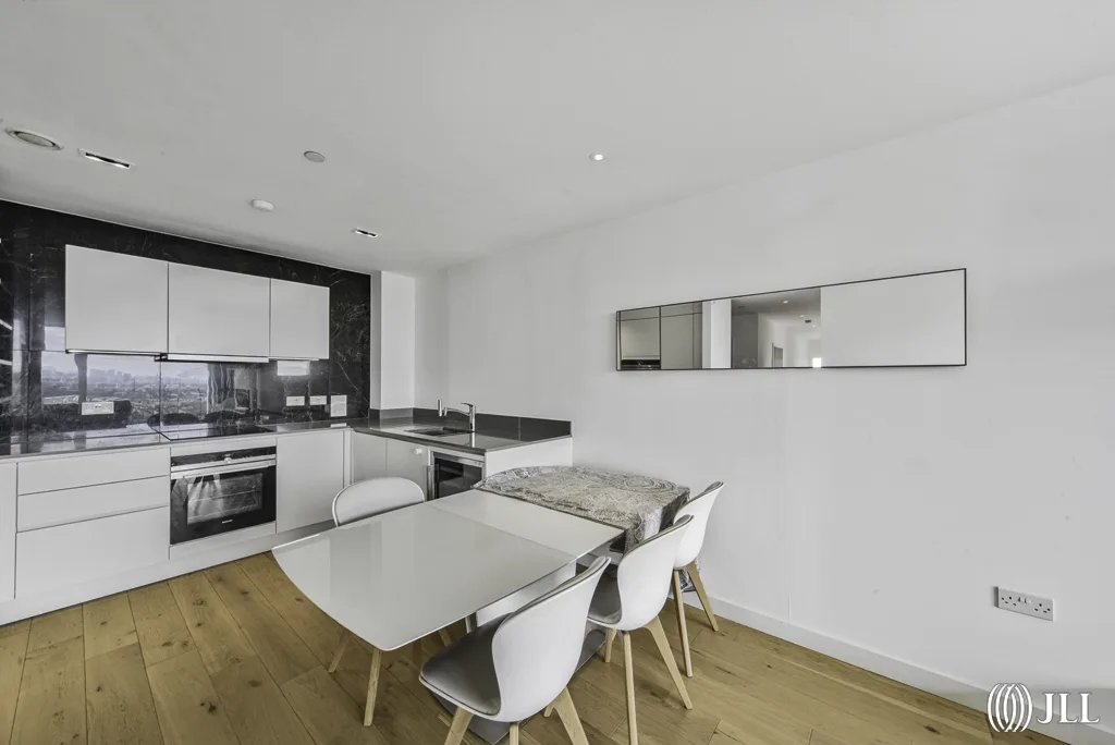 Flat Devan Grove in Greater London