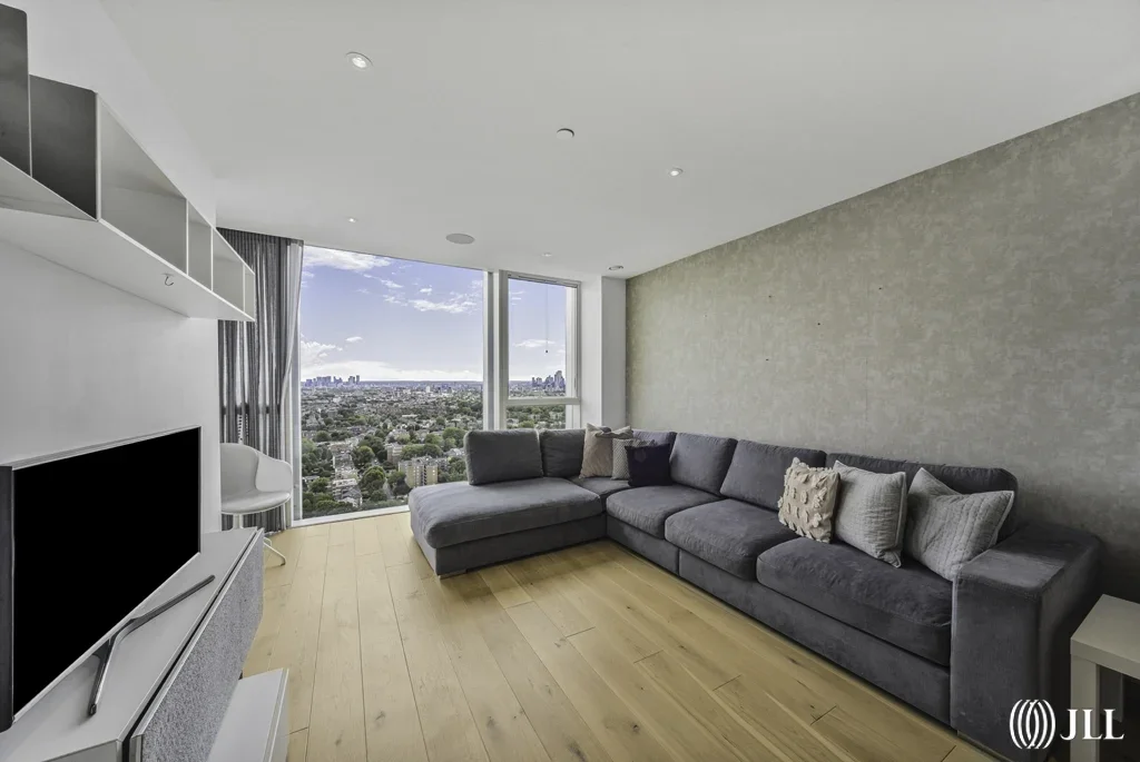 Flat Devan Grove in Greater London